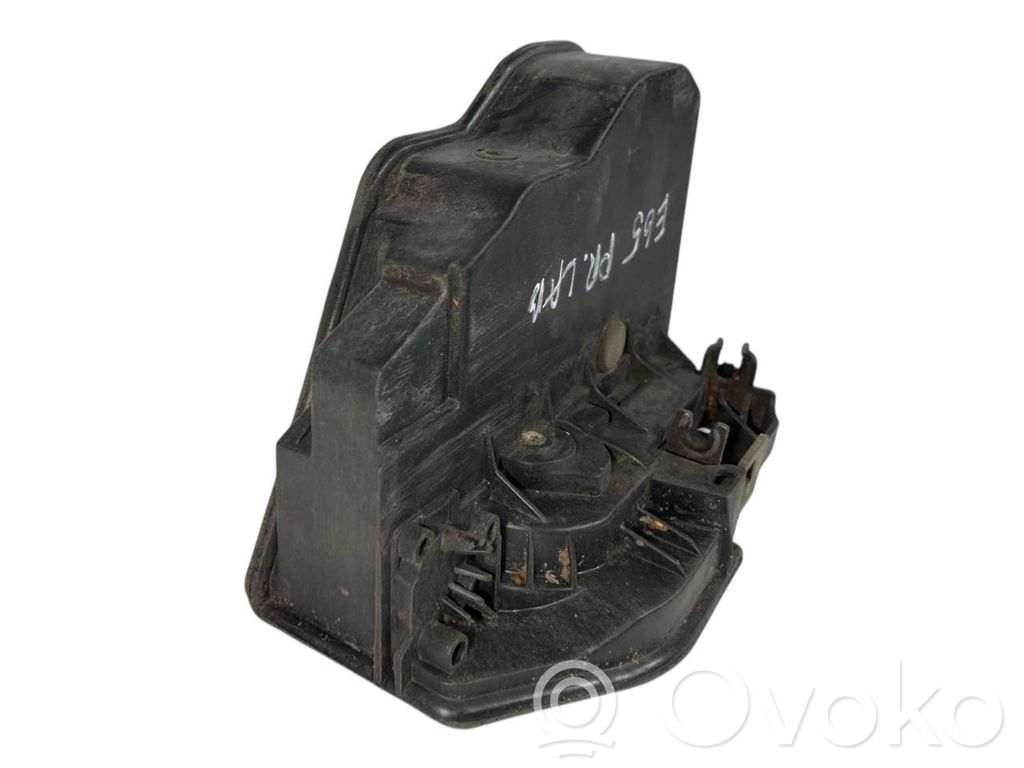 Priekšpusē slēdzene