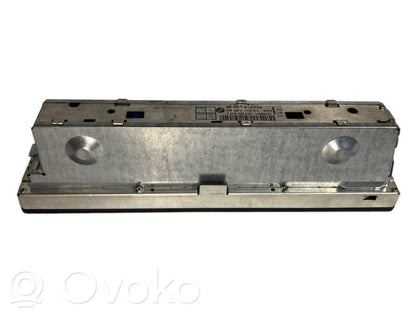 Radio / CD/DVD atskaņotājs / navigācija