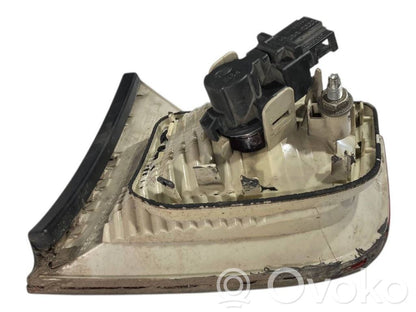 Aizmugurējais lukturis pārsegā