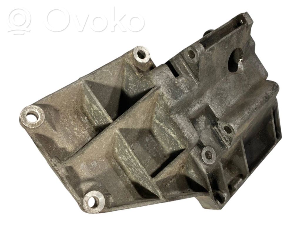 Dzinēja nostiprināšanas stiprinājums-kronšteins