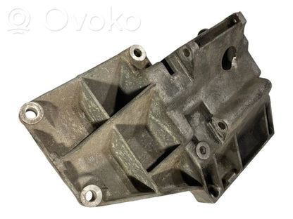 Dzinēja nostiprināšanas stiprinājums-kronšteins