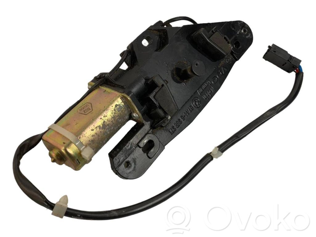 Aizmugurējā pārsega pievilcējs