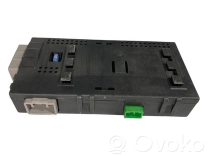 Piekabes āķa vadības bloks