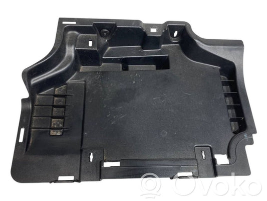 Bagāžnieka sānu apakšējās apdares panelis