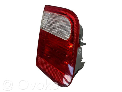 Aizmugurējais lukturis pārsegā