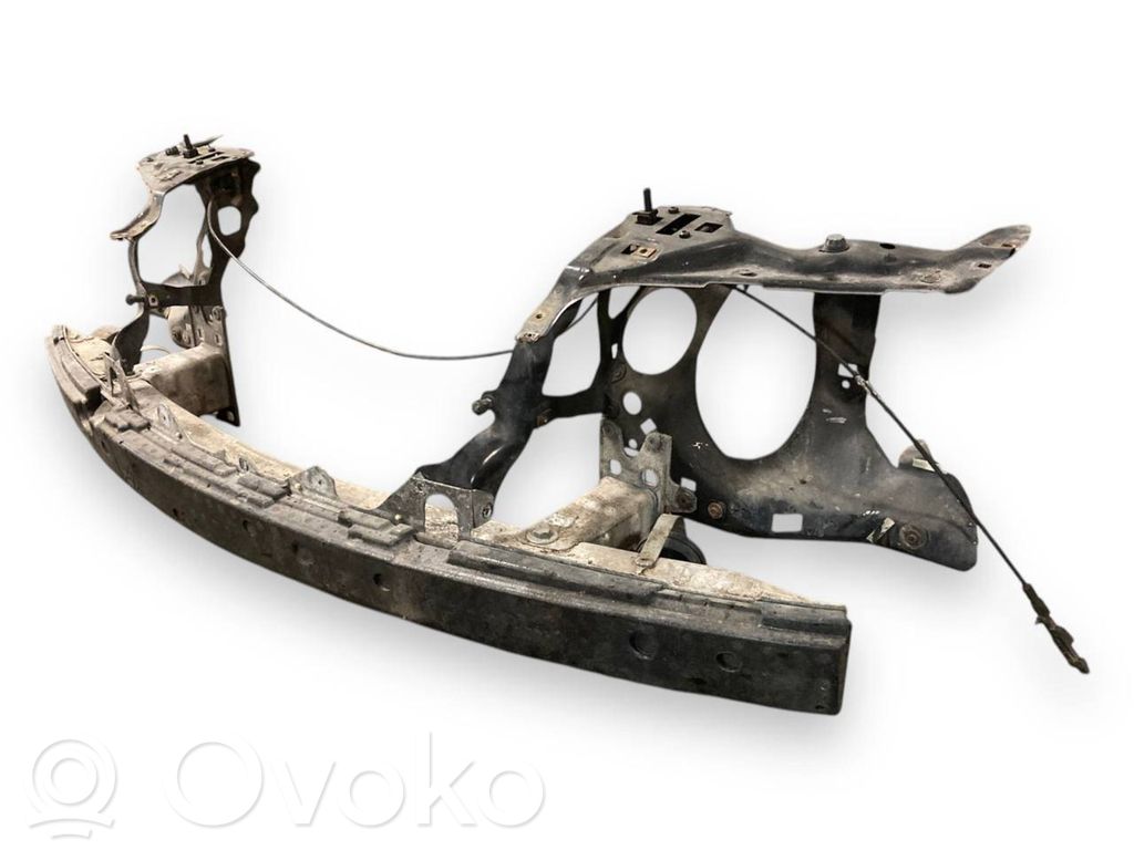 Priekšpusē bampera sija / balka