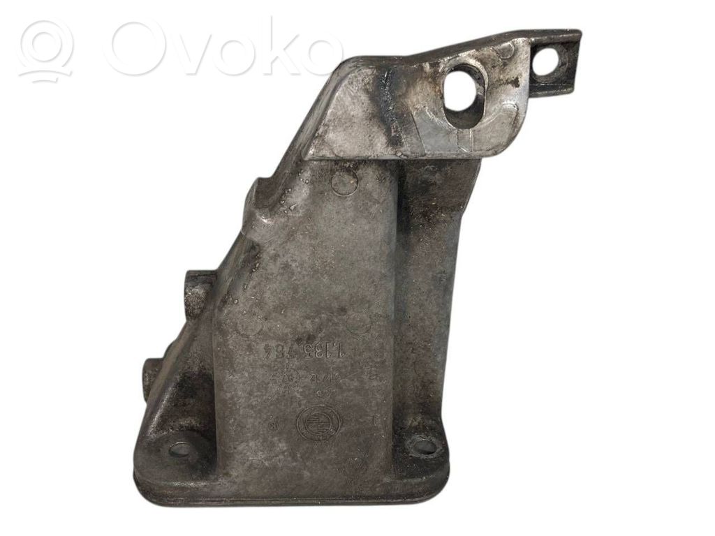 Dzinēja nostiprināšanas stiprinājums-kronšteins