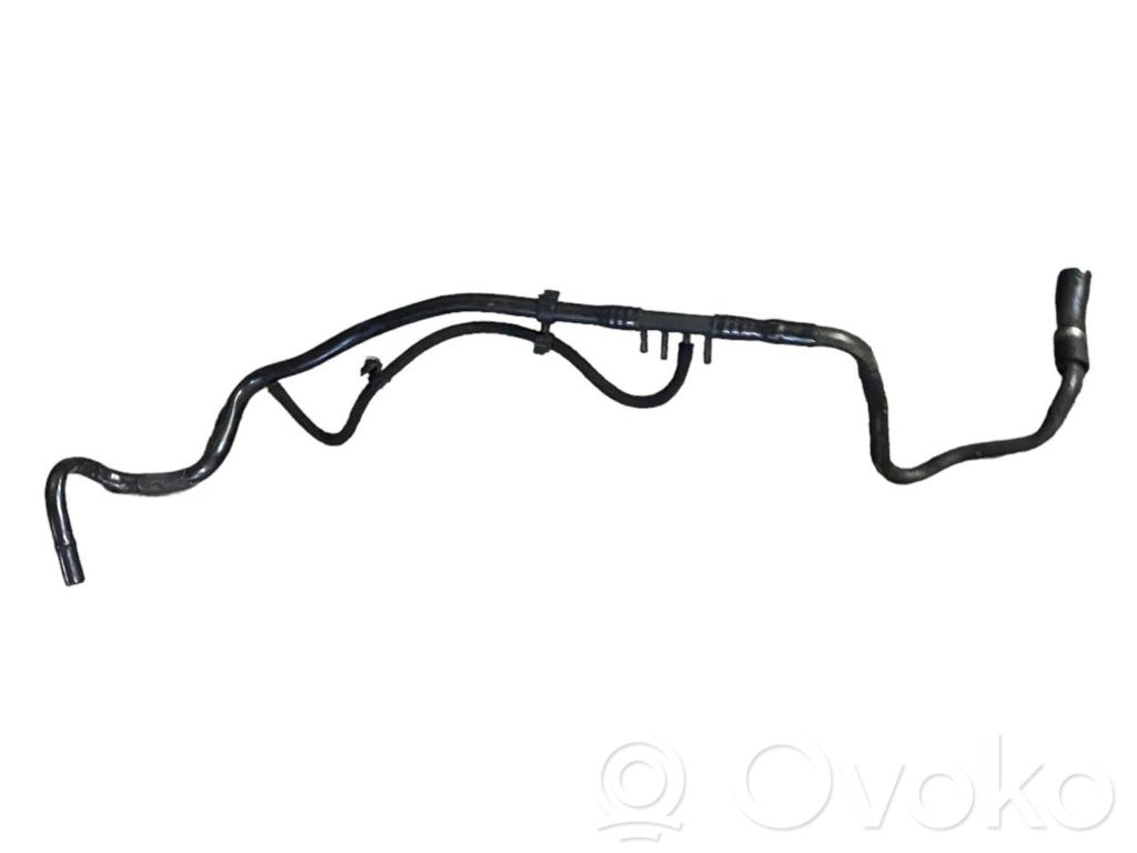 Caurulīte (-es) / šļūtene (-es)