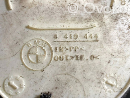 Mazgāšanas šķidruma caurulīte (-es) priekšējam logam