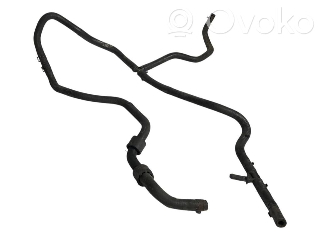 Caurulīte (-es) / šļūtene (-es)