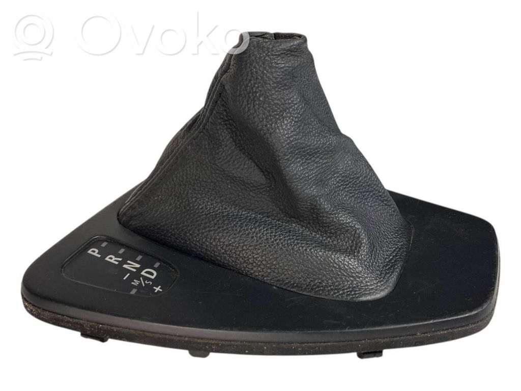 Ātrumu pārslēgšanas sviras dekoratīvā apdare (āda, uzgalis)