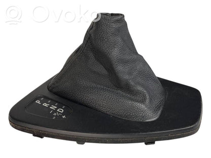 Ātrumu pārslēgšanas sviras dekoratīvā apdare (āda, uzgalis)