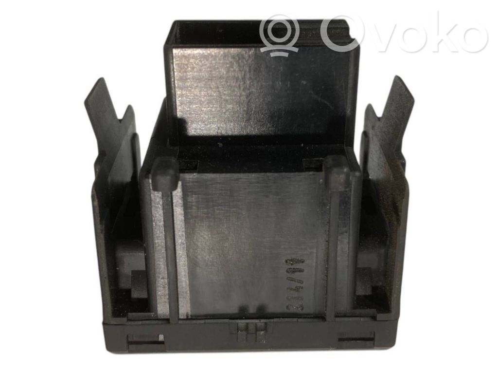 Headlight leveling switch