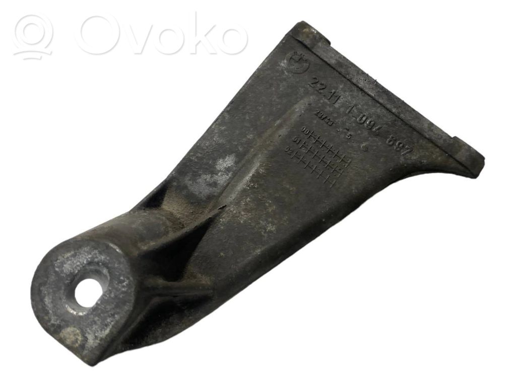 Engine mounting bracket