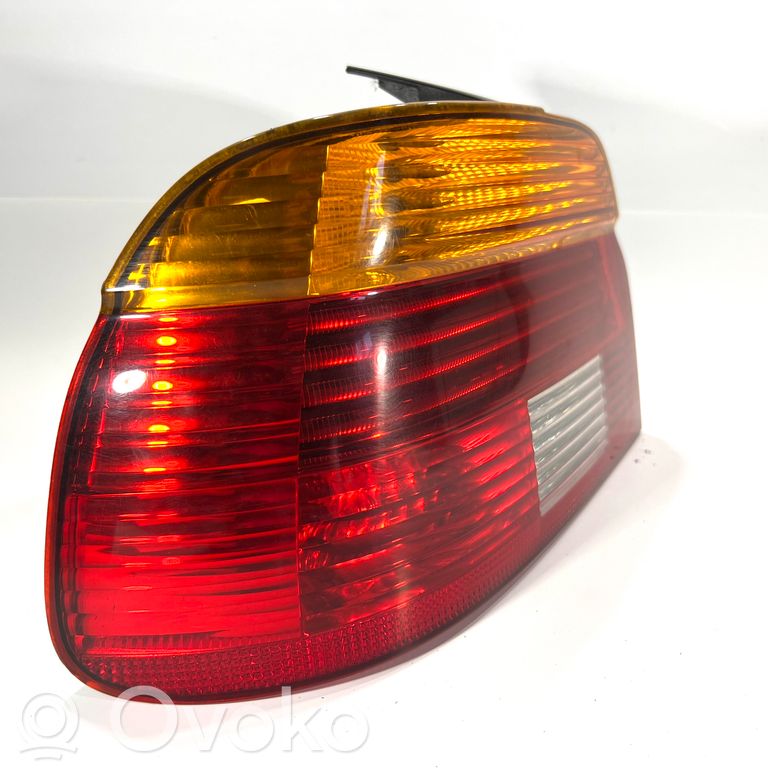 Aizmugurējais lukturis virsbūvē