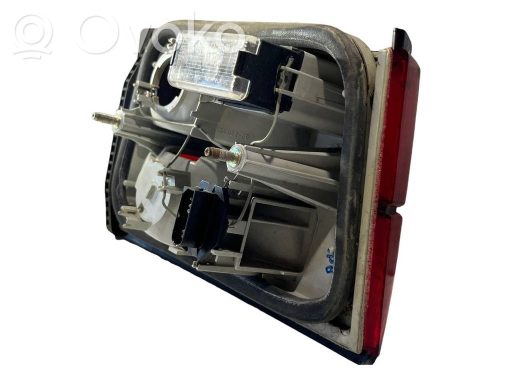 Aizmugurējais lukturis pārsegā