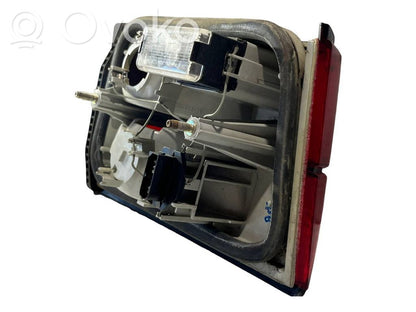 Aizmugurējais lukturis pārsegā