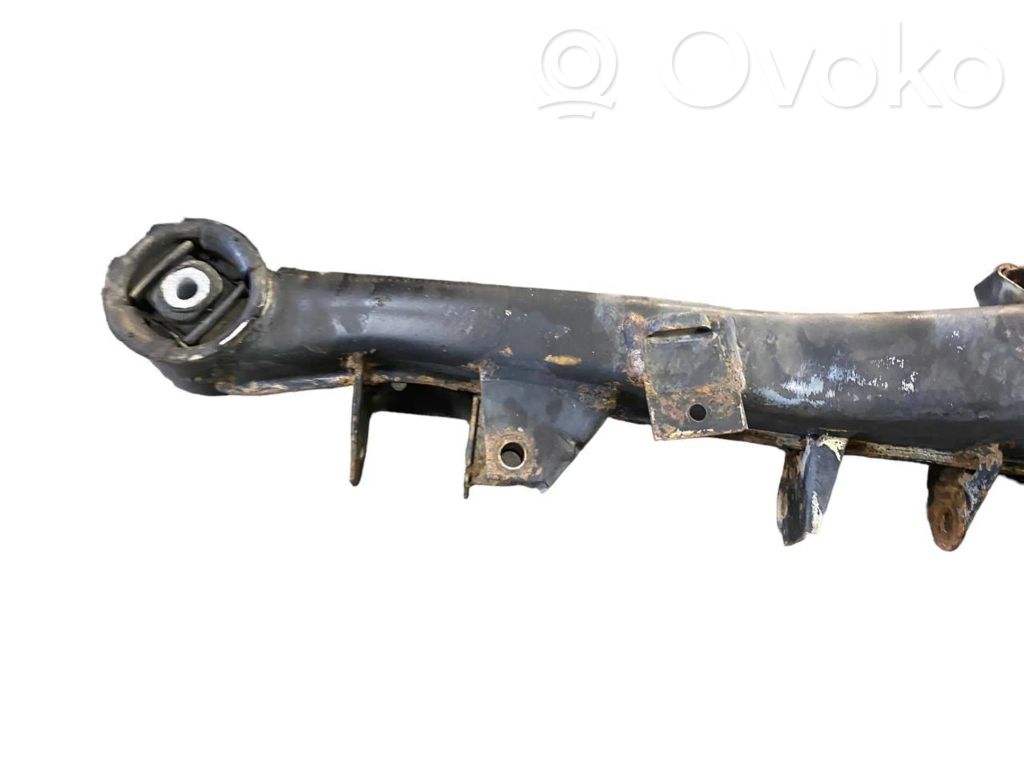 Pusrāmis aizmugurējais / priekšējais