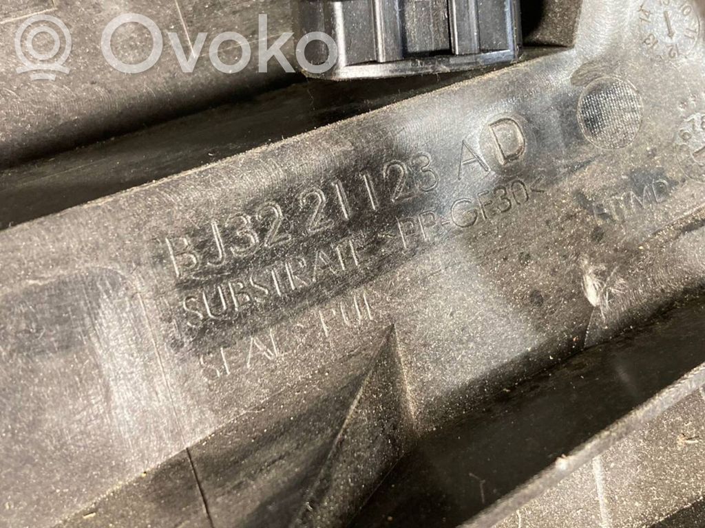 Skaļrunis (-i) priekšējās durvīs