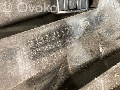 Skaļrunis (-i) priekšējās durvīs