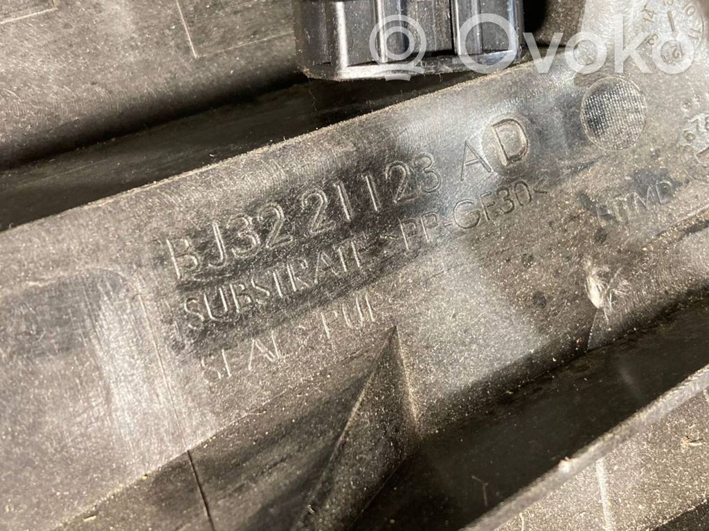 Skaļrunis (-i) priekšējās durvīs