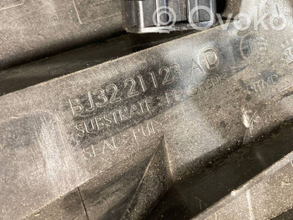 Skaļrunis (-i) priekšējās durvīs