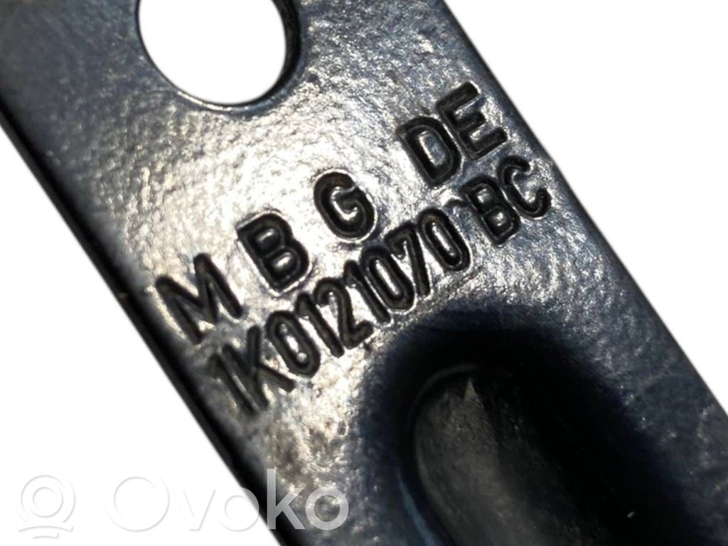 Caurulīte (-es) / šļūtene (-es)