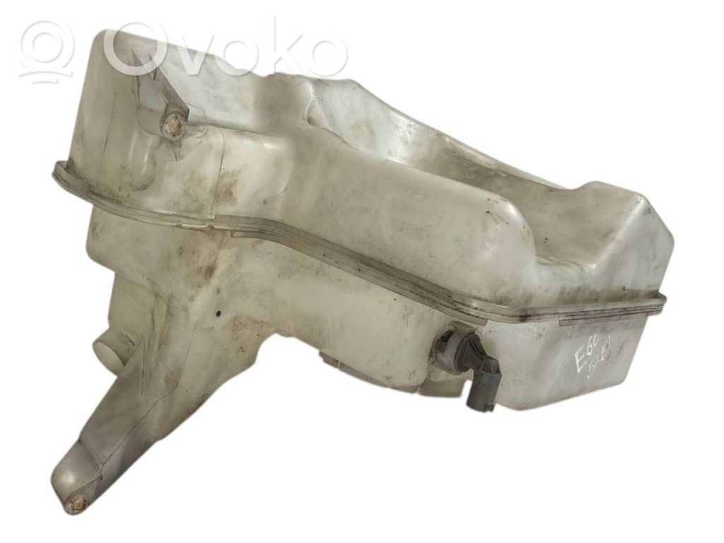 Window fluid tank