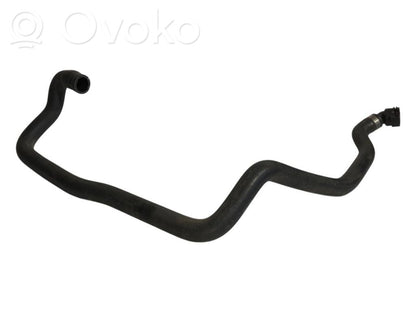 Caurulīte (-es) / šļūtene (-es)