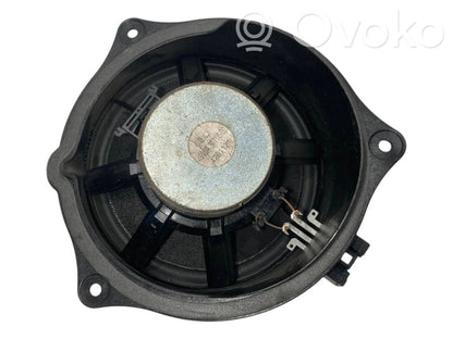 Skaļrunis (-i) priekšējās durvīs