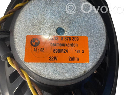 Skaļrunis (-i) aizmugurējā palodzē