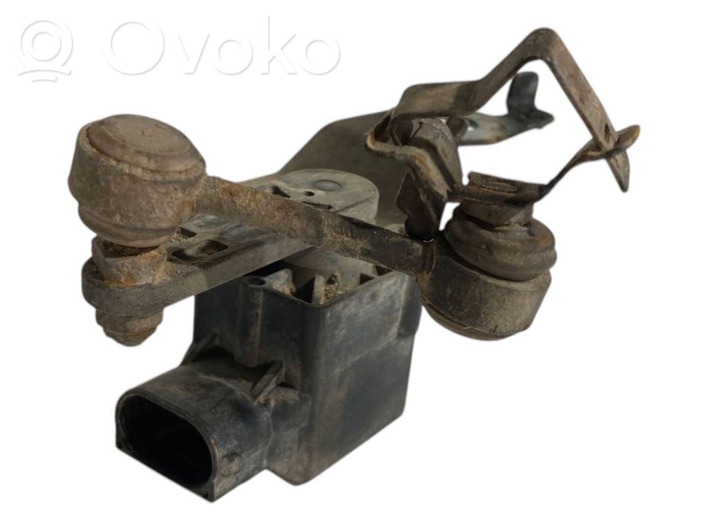 Augstuma sensors (priekšējo lukturu)