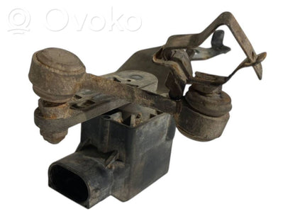 Augstuma sensors (priekšējo lukturu)