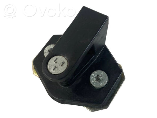 Aizmugurē slēdzenes cilpa