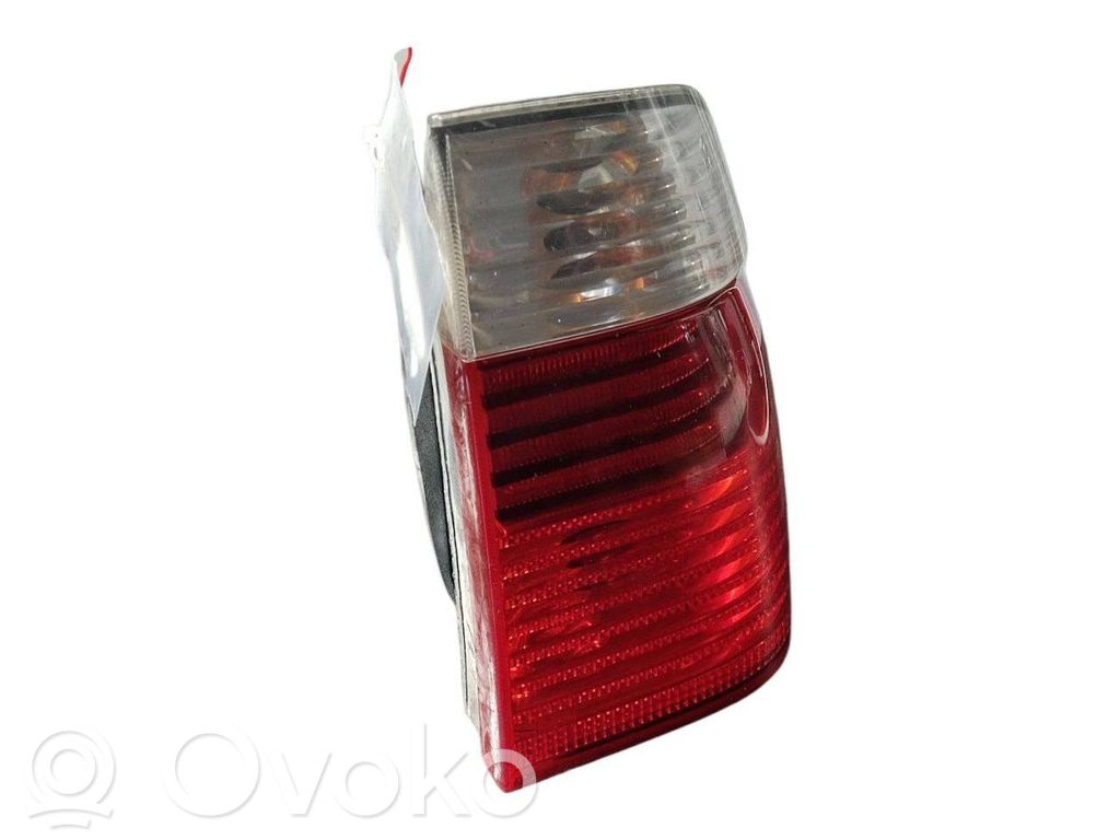 Aizmugurējais lukturis virsbūvē