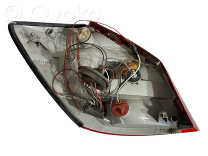 Задний фонарь в кузове