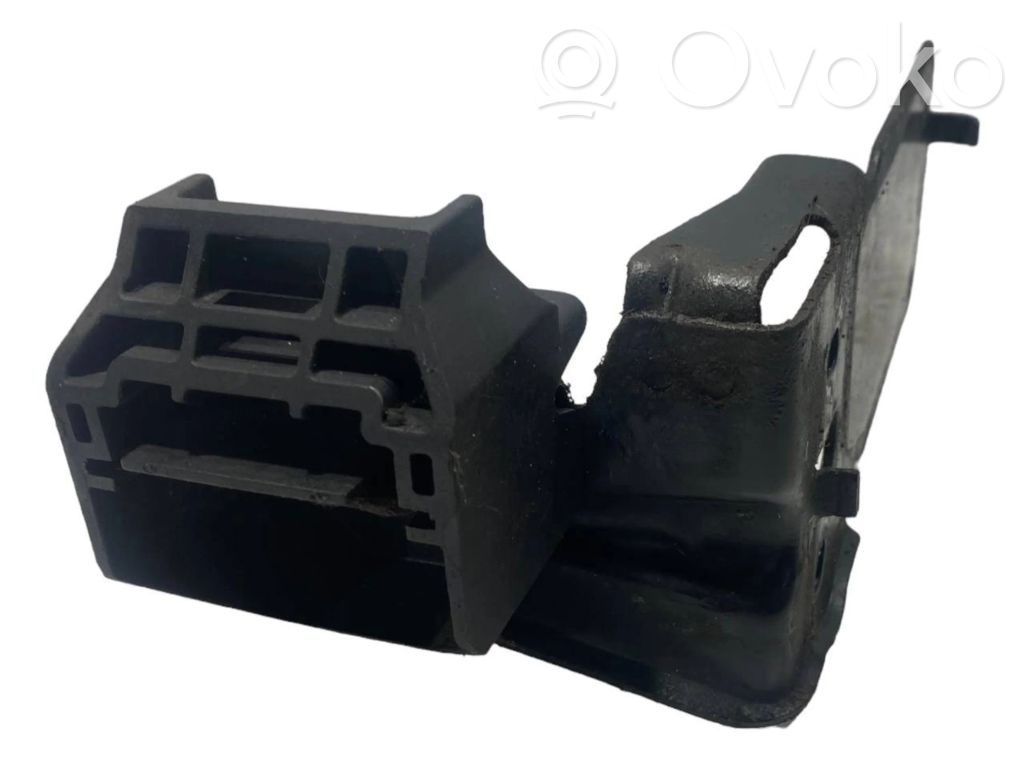 Radiator(s) holder/bracket