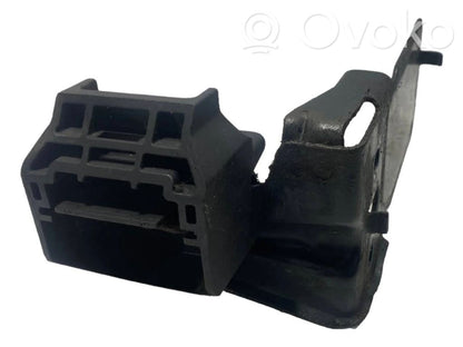 Radiator(s) holder/bracket