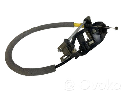 Priekšpusē turētājs / kronšteins ārējam atvēršanas rokturim