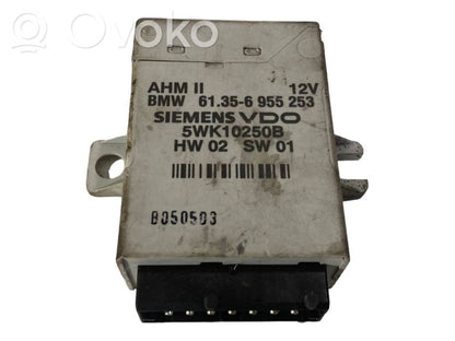 Piekabes āķa vadības bloks