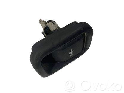 Розетка 12 В (сзади)