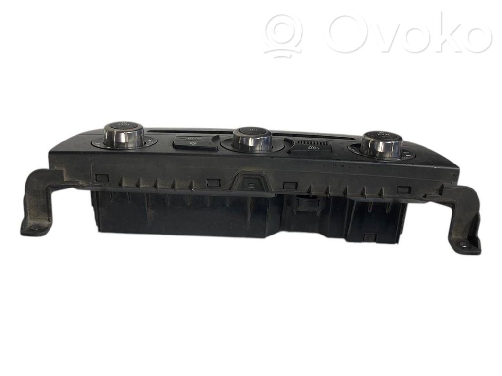 Gaisa kondicioniera / klimata kontroles / salona apsildes vadības bloks (salonā)