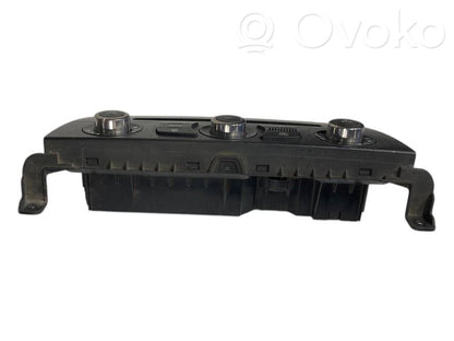 Gaisa kondicioniera / klimata kontroles / salona apsildes vadības bloks (salonā)