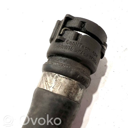 Caurulīte (-es) / šļūtene (-es)