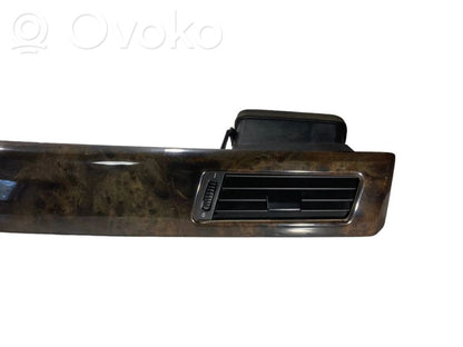 Декоративный щиток панели (центральный)