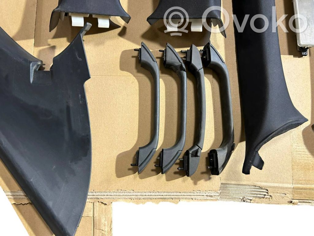 (C) statņa dekoratīvā apdare