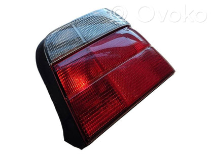 Задний фонарь в кузове