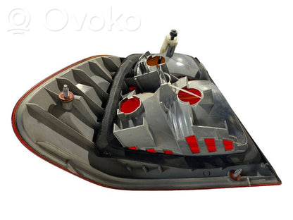 Aizmugurējais lukturis virsbūvē