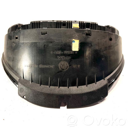 Speedometer (in the instrument panel)