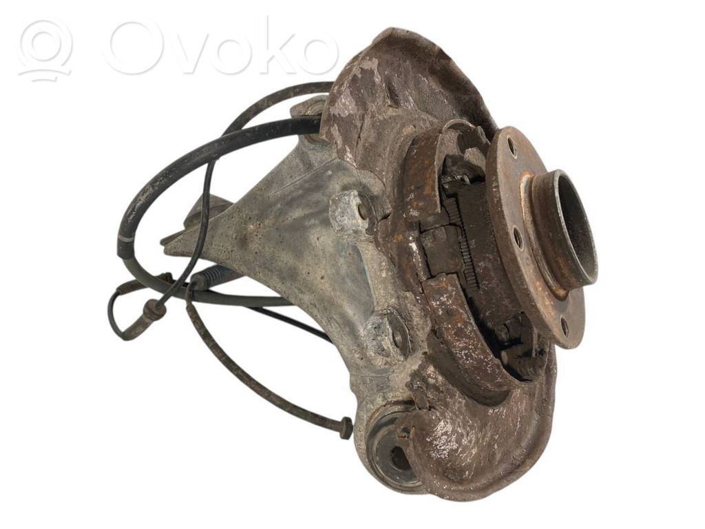 Aizmugurē riteņa rumbas vārpstas šarnīrs (stupica, capfa)